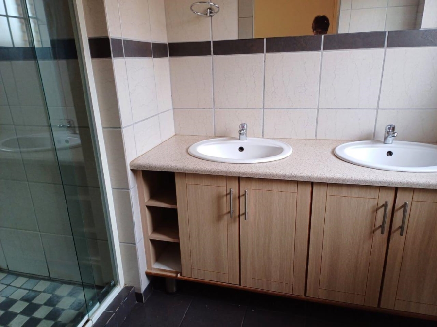 To Let 3 Bedroom Property for Rent in Naudeville Free State